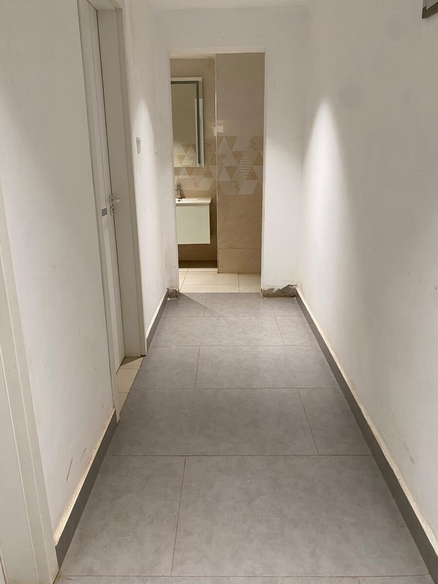 Internal corridor to washrooms